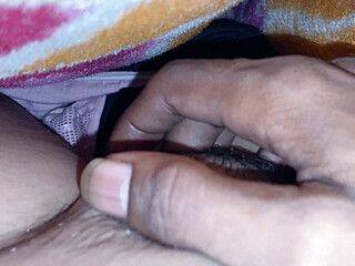 Indian Bhabhi Enjoying Sex With Her Fingers - theyarehuge.com - India