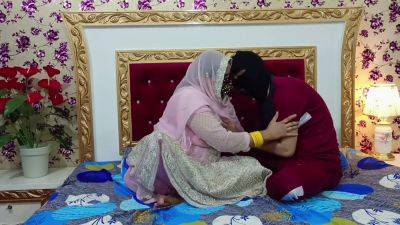 Cuckold Husband In Beautiful Pakistani Bride Romantic Sex With Her Husband - hclips.com - Pakistan