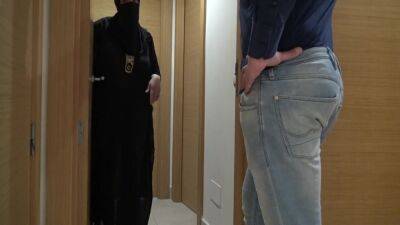 Egyptian Wife Fucked By Plumber In London Apartment - hclips.com - Britain - Egypt