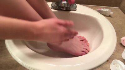 Petite Latina Gives Her Small Feet A Spa Day - No Nudity - upornia.com