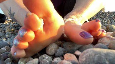 Feet Fetish From Mistress Lara At The Beach - Perfect Toes In Jewelry - hclips.com - Russia
