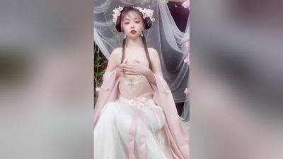 Chinese Babe Posing - hclips.com - China