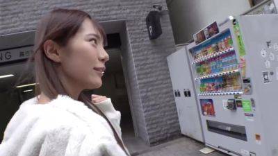 0000287_貧乳スレンダーの日本人女性が素人ナンパ痙攣イキセックス - upornia.com - Japan