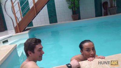 Hot Czech teen seduces owner of spa center for a hot fuck and cash - sexu.com - Czech Republic