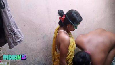 Indian Village Couple Seducing Each Other Early Morning Hardcore Sex - hclips.com - India