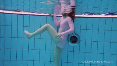 Czech Teen Roxalana Impresses With Her Swimming Prowess - hclips.com - Czech Republic
