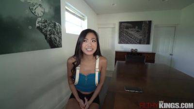 Asian Babe Sucks Dick And Gets Fucked - upornia.com