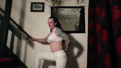 Muscle Girl In White Yoga Pants Stretching And Workout Live Stream Recording - hclips.com