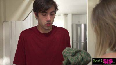 Kyler Quinn - My Stepbrother Helps Me Put A Big Load In The Laundry - S20:e6 - Kyler Quinn - upornia.com