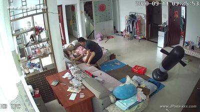 Hackers use the camera to remote monitoring of a lover's home life.609 - txxx.com - China