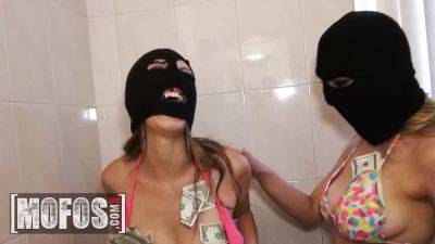 Jade Nile - Alli Rae - Alli Rae & Jade Nile Get Wild with Threesome Fun After Robbery - sexu.com